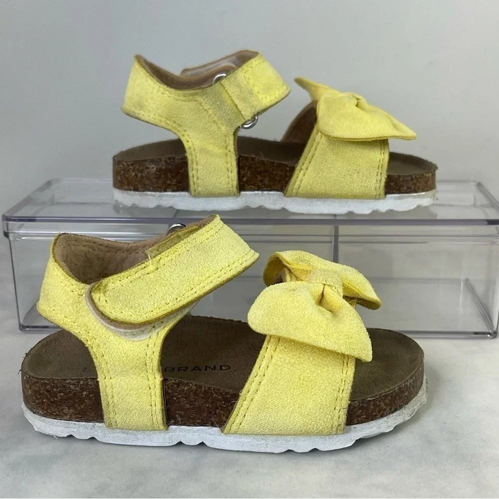 Lucky Brand Girl Bow Footbed Sandals, Yellow size 4